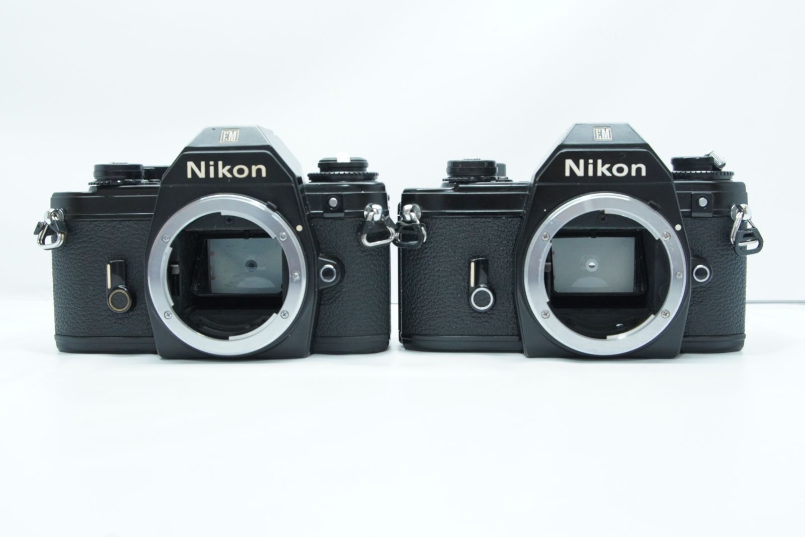 美品 ニコン Nikon EM 35mm フィルムカメラ 2台セット ＃1571 - メルカリ