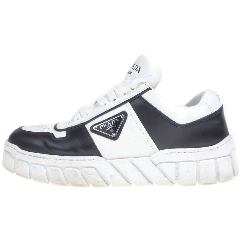 PRADA (プラダ) トライアングルロゴ プレート ローカットスニーカー