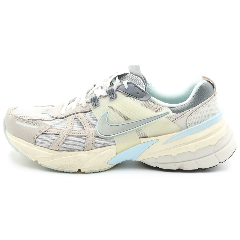 NIKE (ナイキ) V2K Run ライトボーン アイアンオア ローカットスニーカー シューズ グレー/ブルー