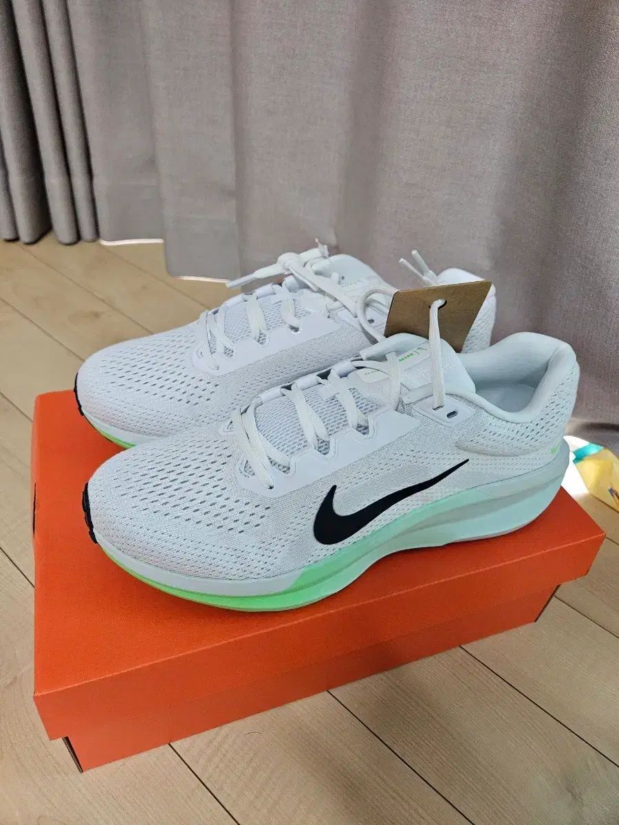 NIKE ナイキ 윈플로 11 白/ブラック/グレイシア ブルー 275mm 新品
