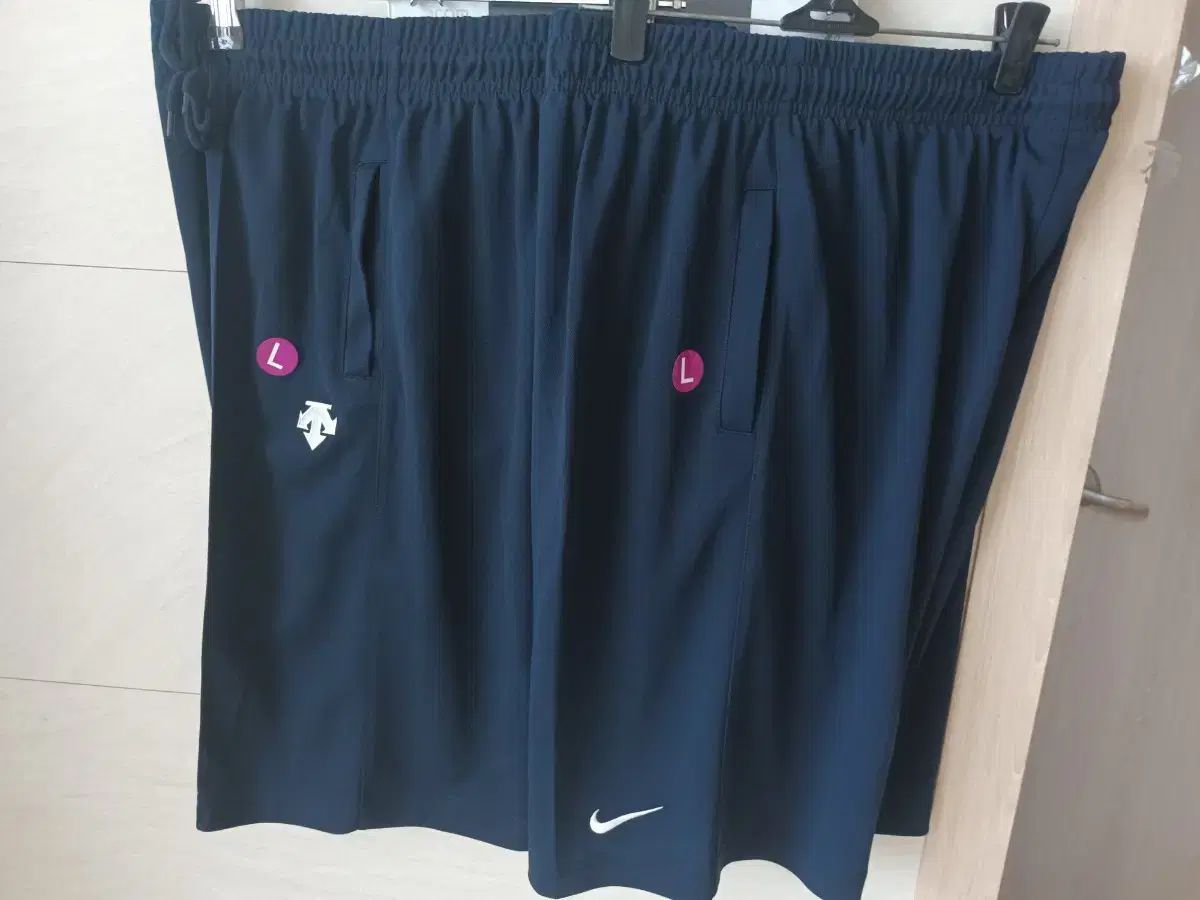 デサント/NIKE 群青色 ハーフパンツ L 新品