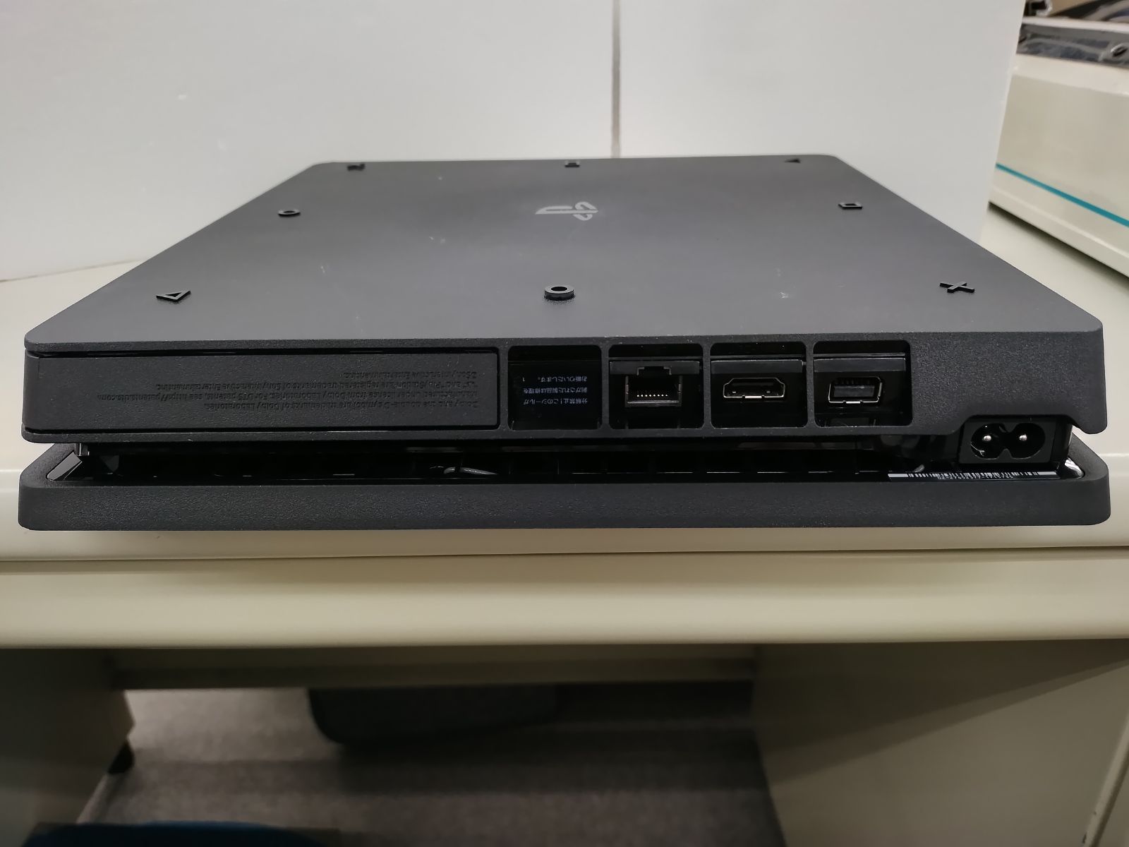 中古本体】PS4本体 CUH-2000A 500GB ジェットブラック 本体のみ【50 中古本体】PS4本体 CUH-2000A 500GB ジェットブラック 本体のみ【50