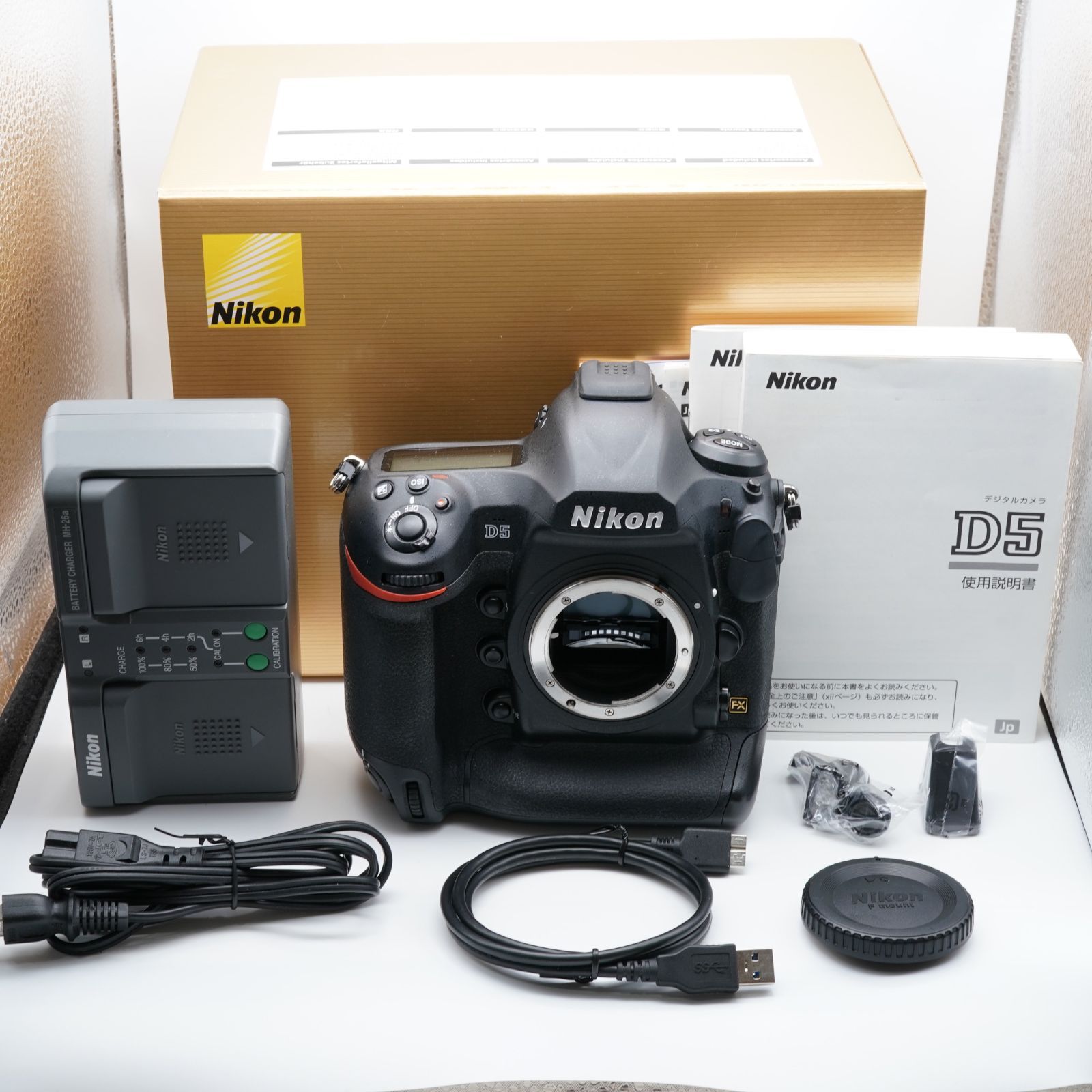 極上 Nikon ニコン D5 ボディ CF-Type シャッター回数68,262回、あると嬉しい元箱・取説付！ 100,300円