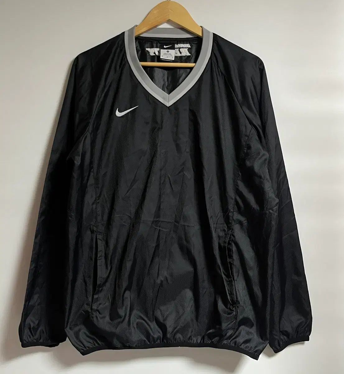 レア ユニセックス NIKE ナイキ ナイロン Vネック ウォームアップ ロングスリーブ M 6,445円