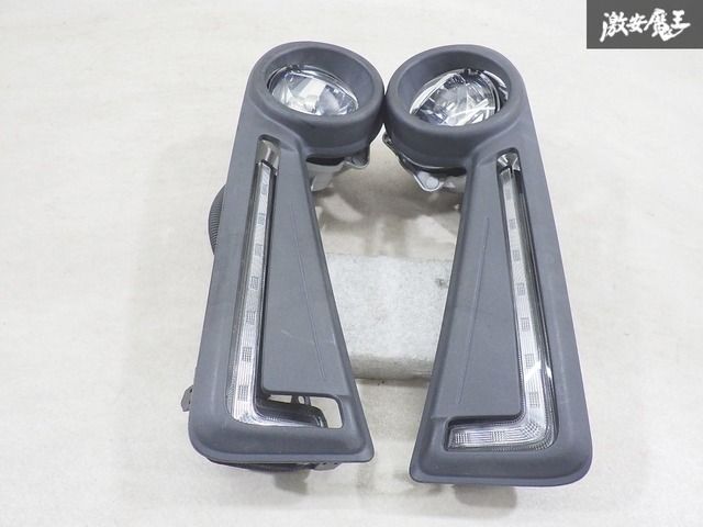 良品 LED点灯OK ダイハツ 純正 LA150S LA160S ムーヴ カスタム 後期 2017年 フォグライト フォグランプ カバー 左右 114-11092 棚13-4