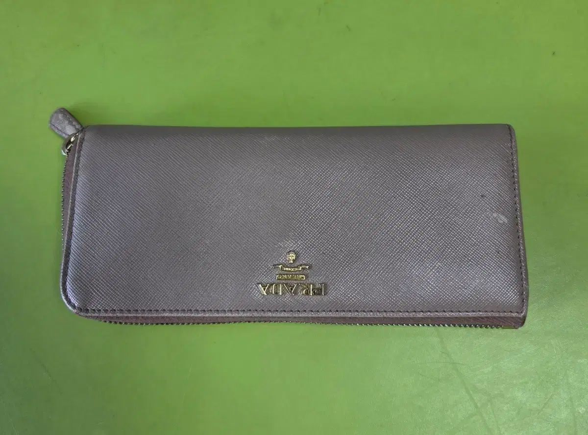 PRADA プラダ サフィアーノ ジッパー 長財布
