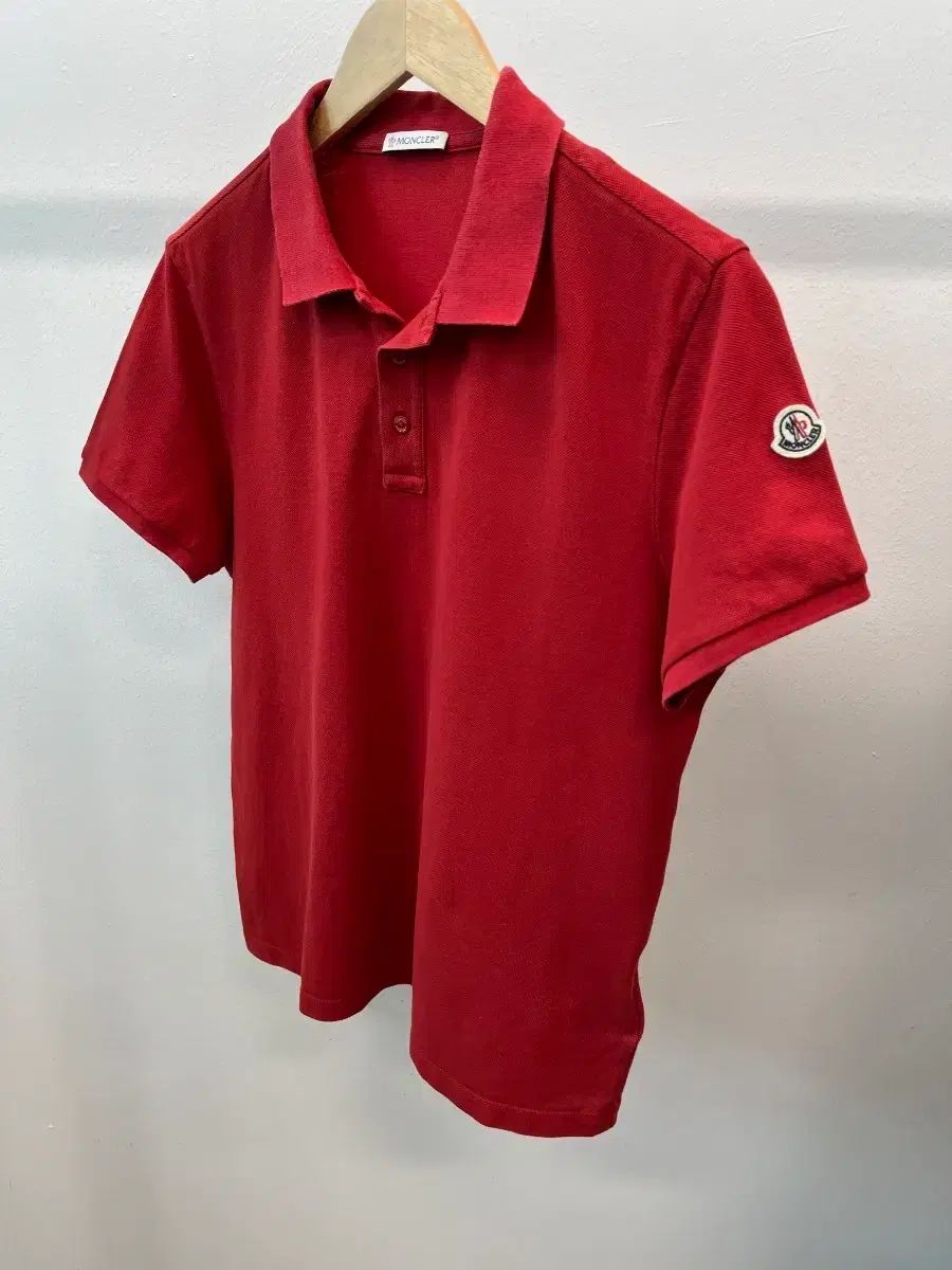 95) MONCLER モンクレール 22ss レッド カラーTシャツ