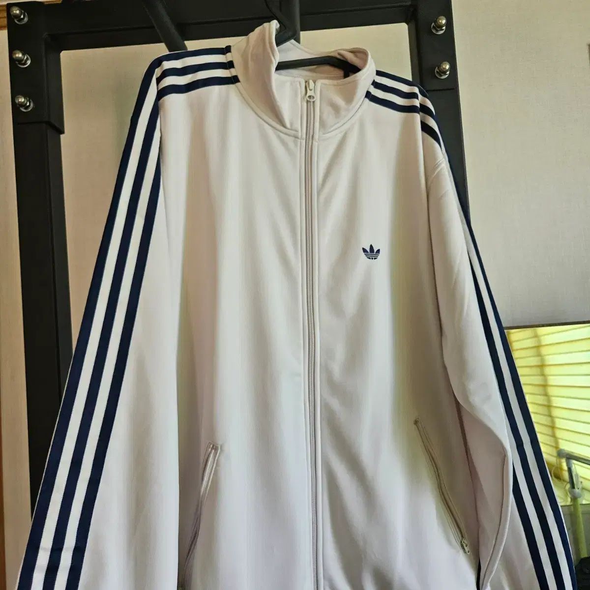 アディダス BECKENBAUER(ベッケンバウアー) トラックジャージ ベージュ IZ4922