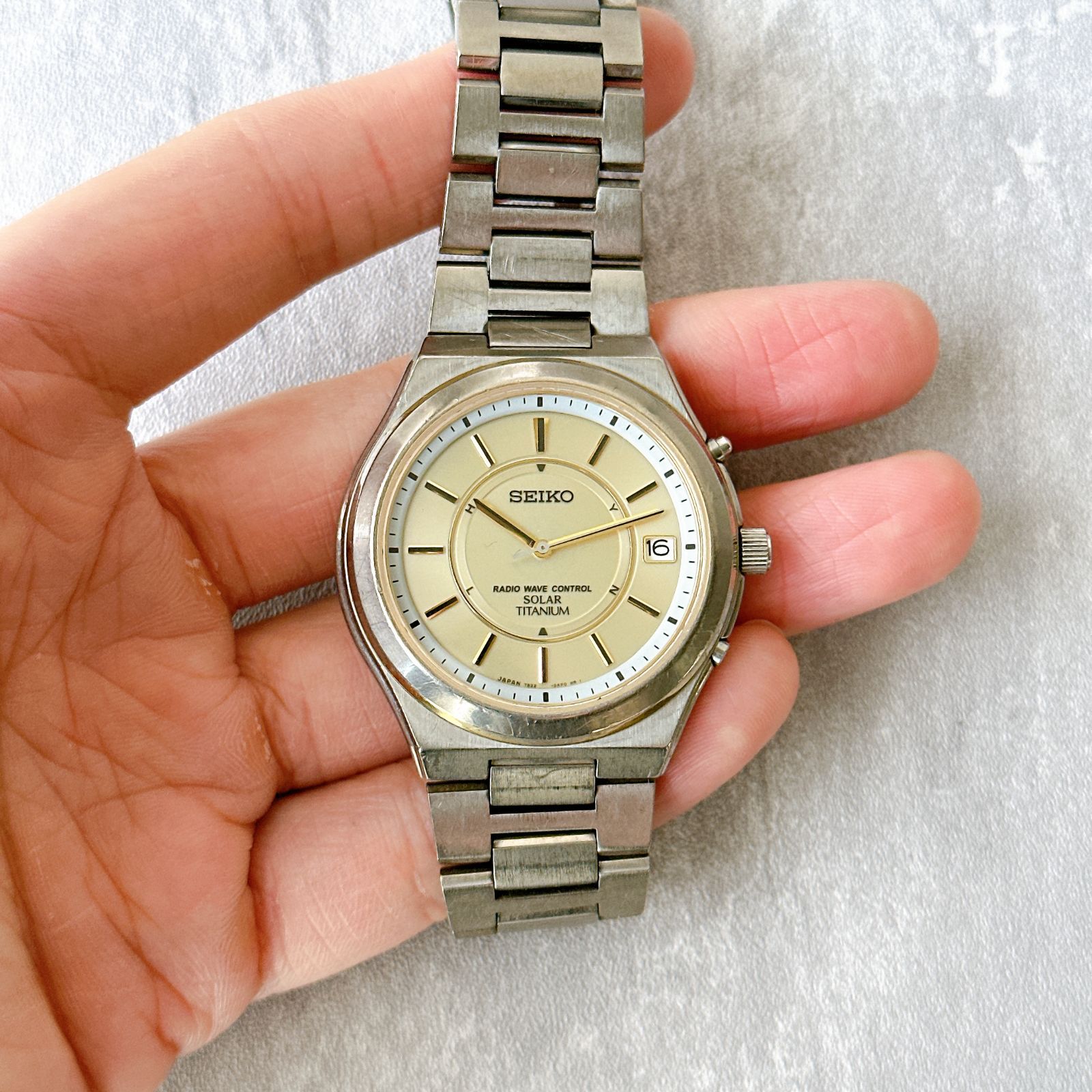 SEIKO セイコー 電波ソーラー チタン メンズ腕時計 ゴールド文字盤 