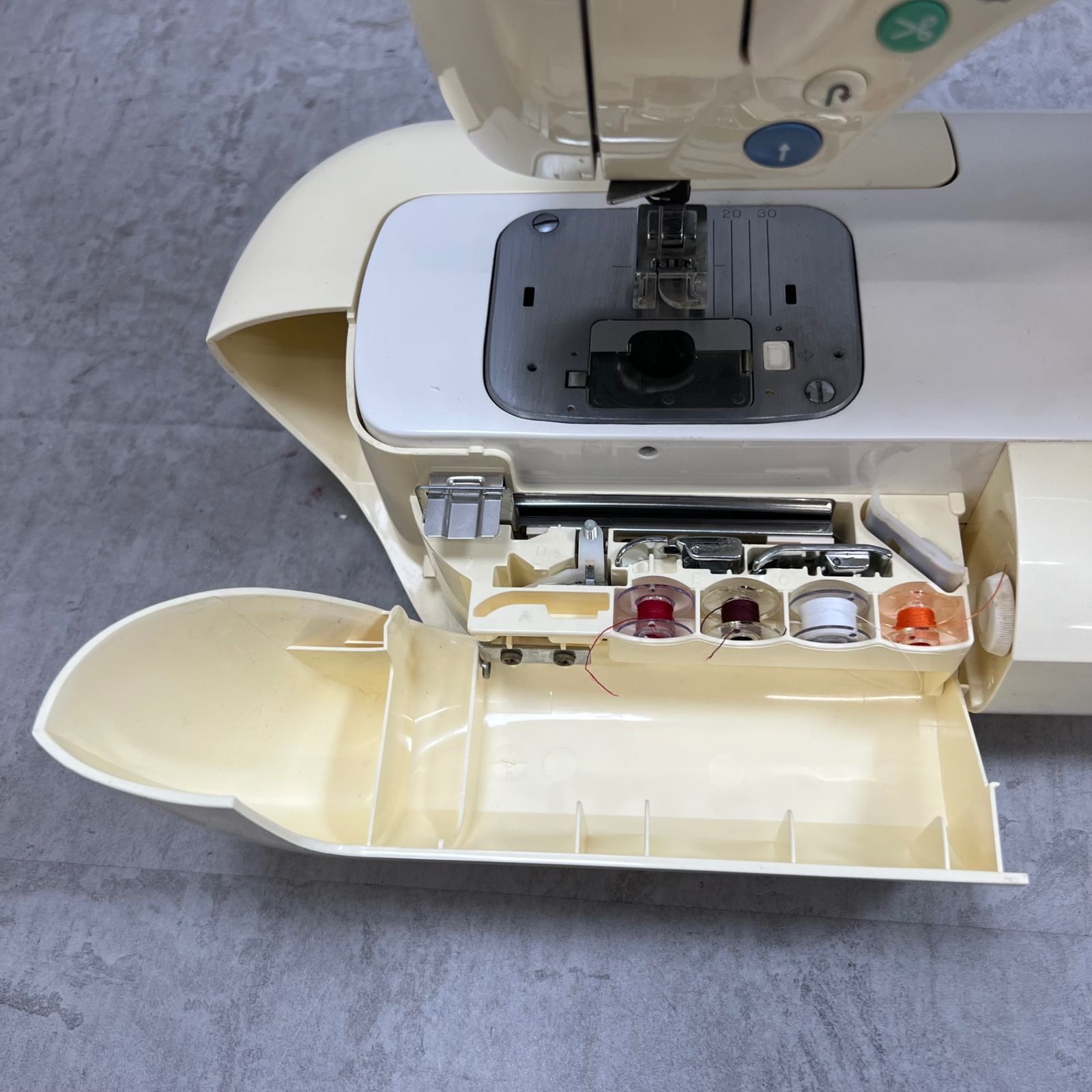 【◆JUKI刺しゅう機セットALLOWNE HZL-008N 】②整備済み品_2 現品管理番号：s1125_02w ジューキ コンピュータ刺繍ミシン アローネ HZL-008N 多種類ミシン糸