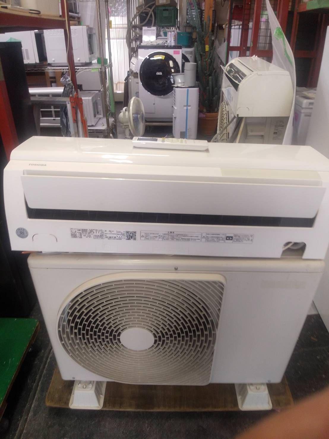 【中古】大阪引取限定　TOSHIBA ルームエアコン RAS-H401PT 2021年製