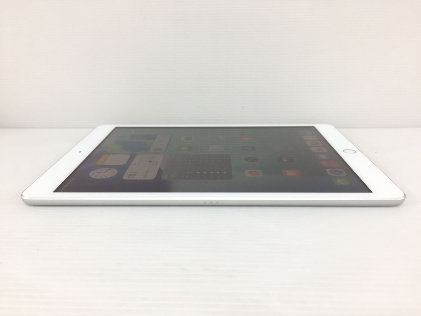 美品】iPad 第8世代 32GB シルバー 動作品 - メルカリ