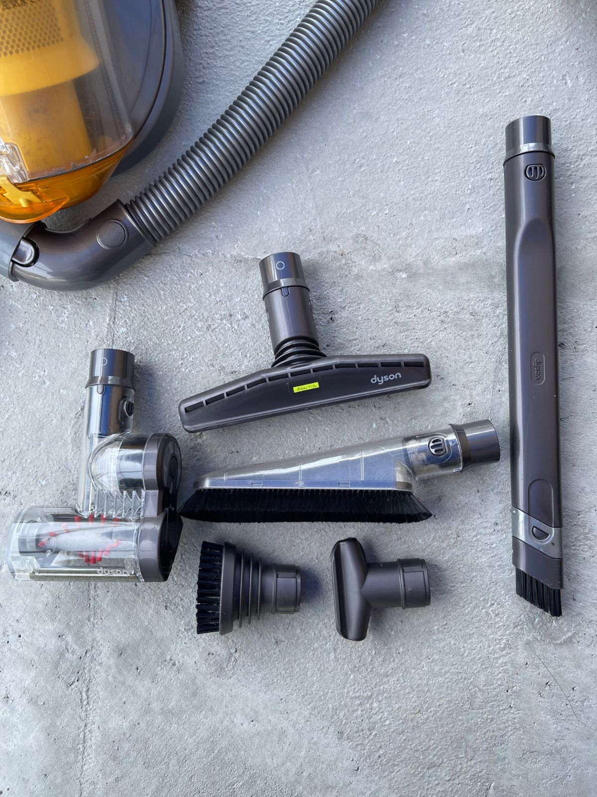 Dyson DC12 サイクロン掃除機 動作確認済み 付属品多数 - メルカリ