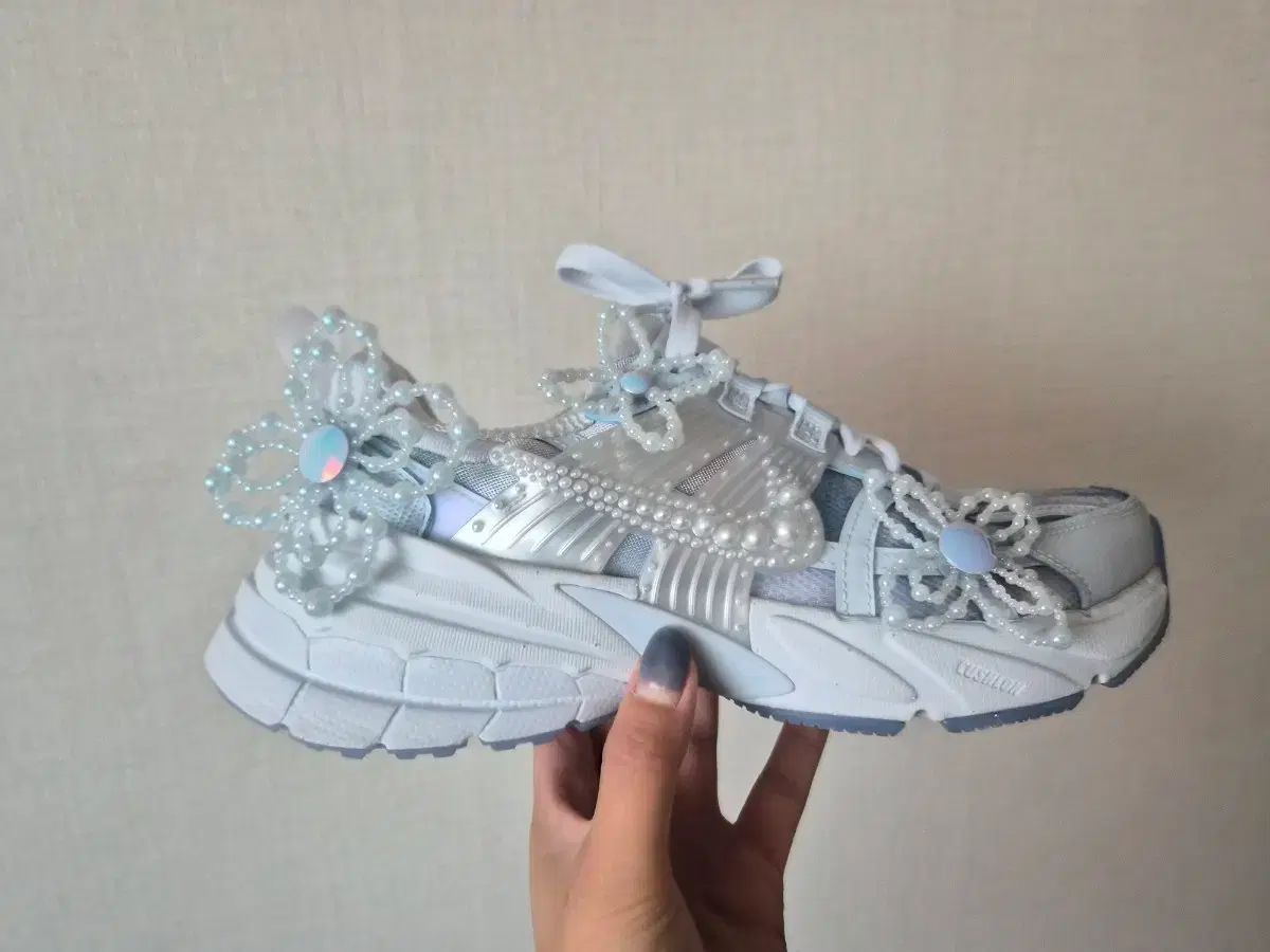 未使用 NIKE V2K RUN Suzie Zeldin Artist コレクション 240