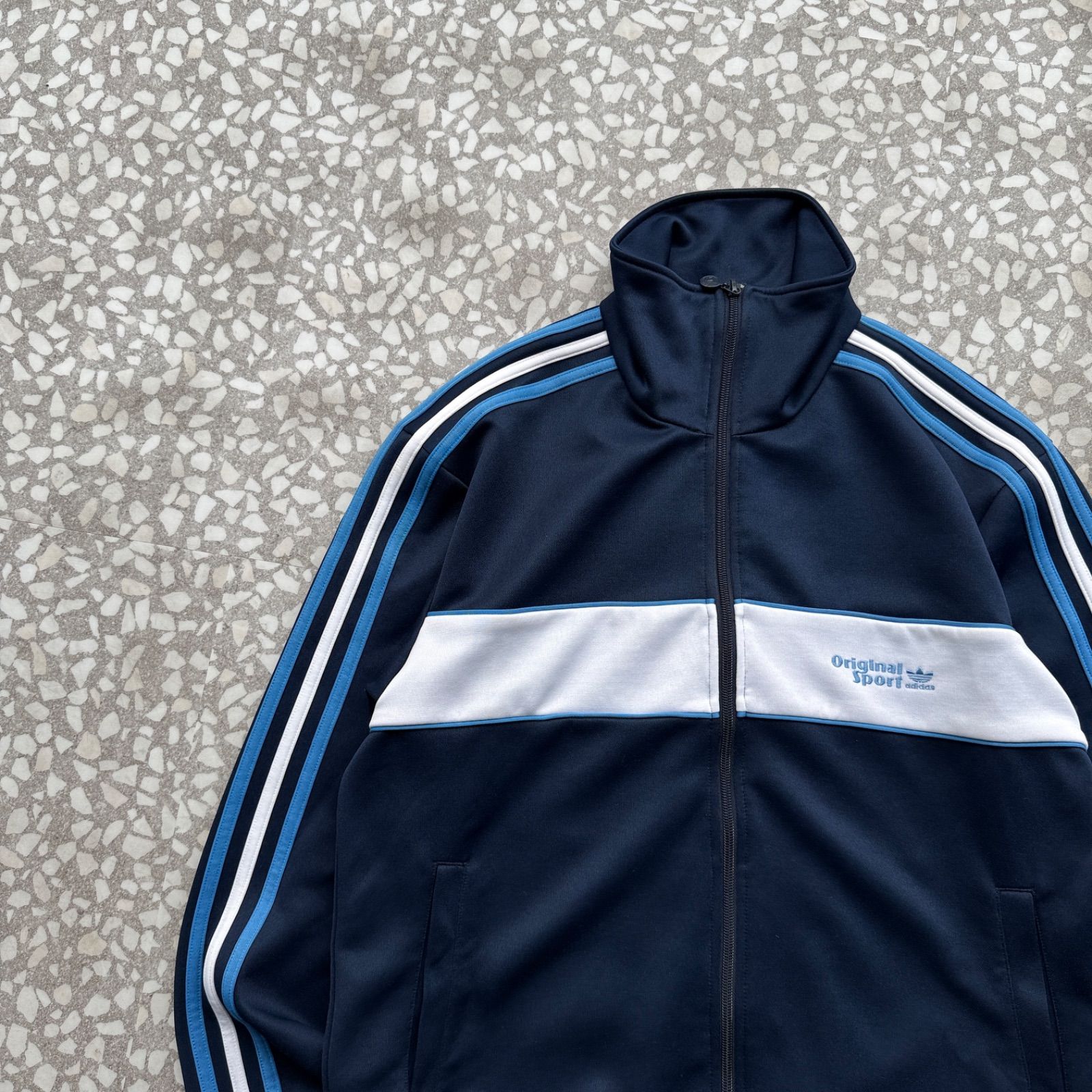 adidas / 00′s track jacket sizeO オールドアディダス　トラックジャケット　ワンポイント刺繍ロゴ　ジャージ　ストリート　ユニセックス　ボーダー 常田大希 松村北斗　小柴　有原みゆ紀　あいみょん
