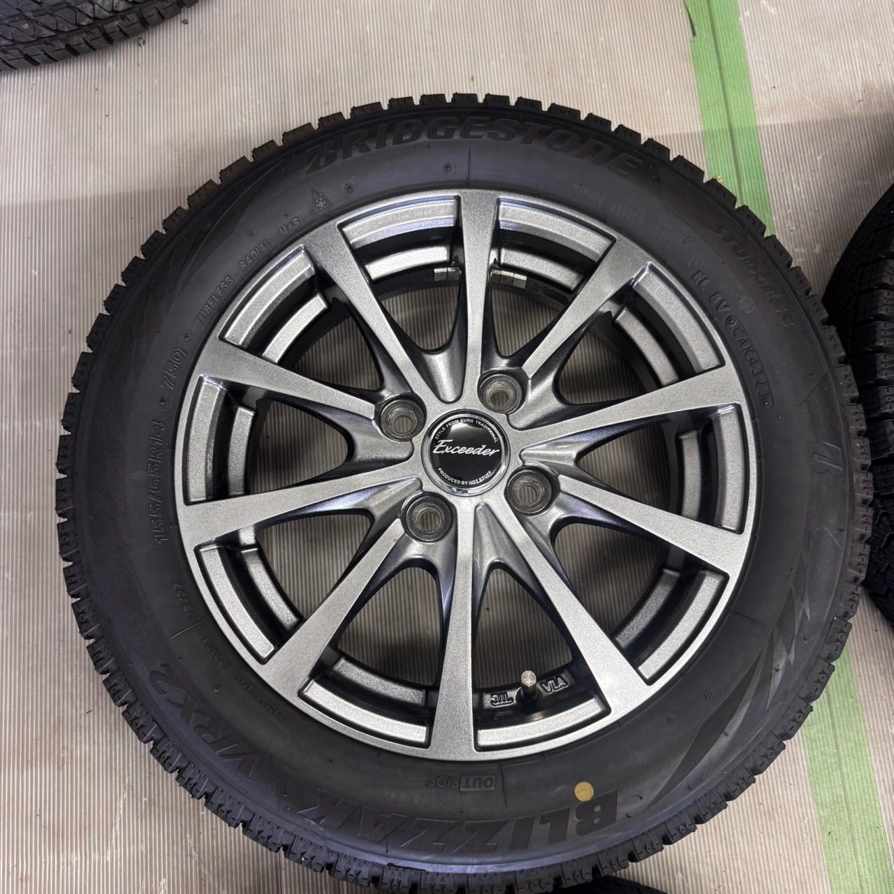 中古スタッドレス エクシーダー 14インチ 4.5j +45 PCD100