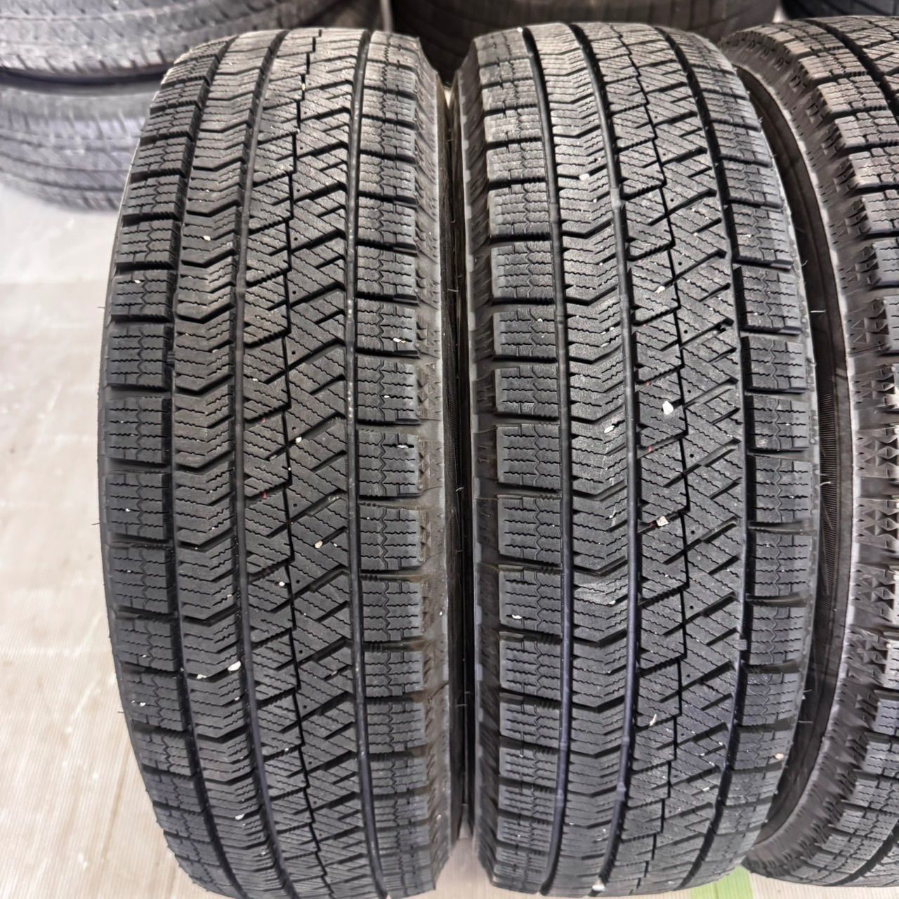 中古スタッドレス エクシーダー 14インチ 4.5j +45 PCD100