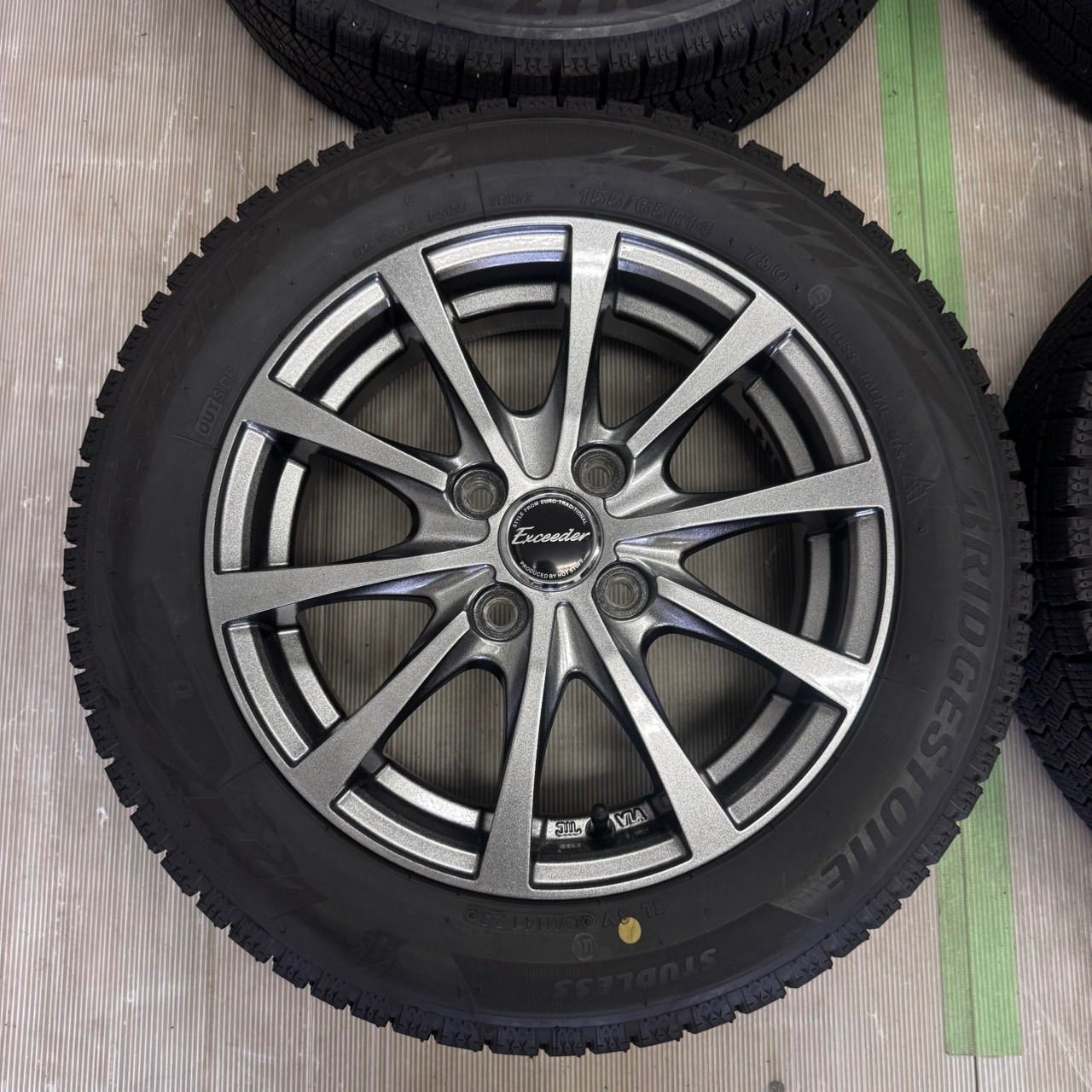 中古スタッドレス エクシーダー 14インチ 4.5j +45 PCD100