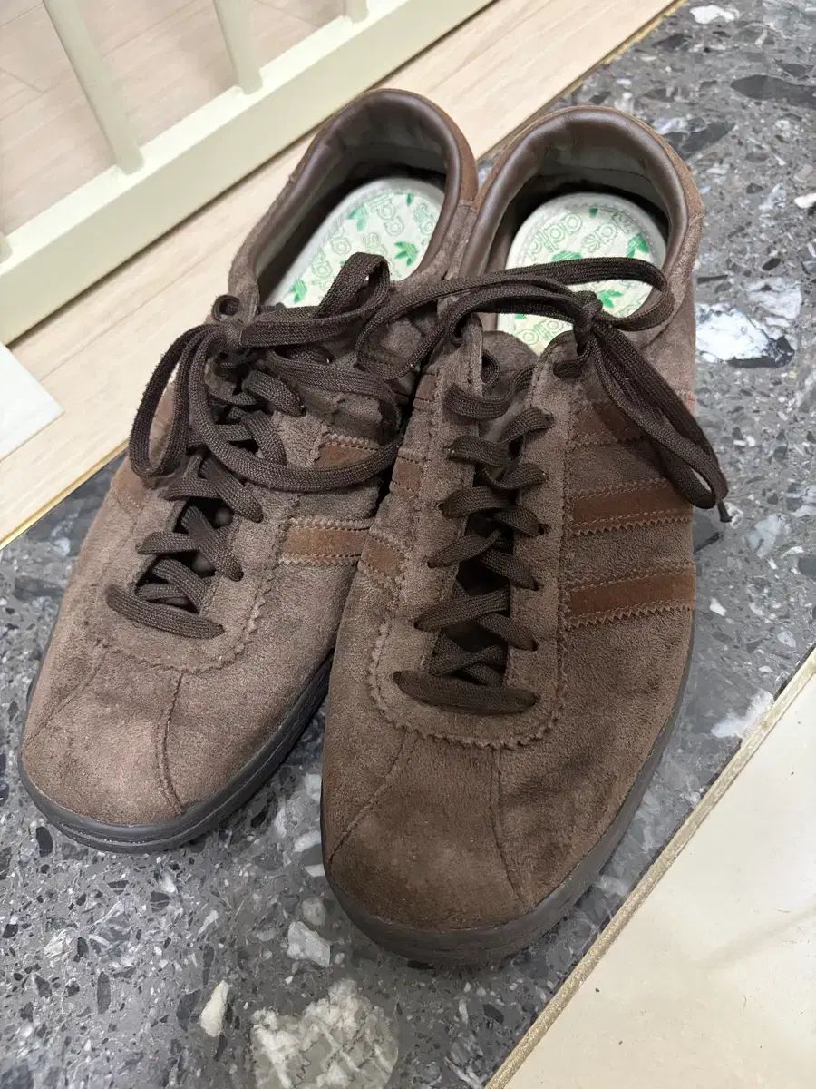 アディダス タバコ グルーエン ダークブラウン 275