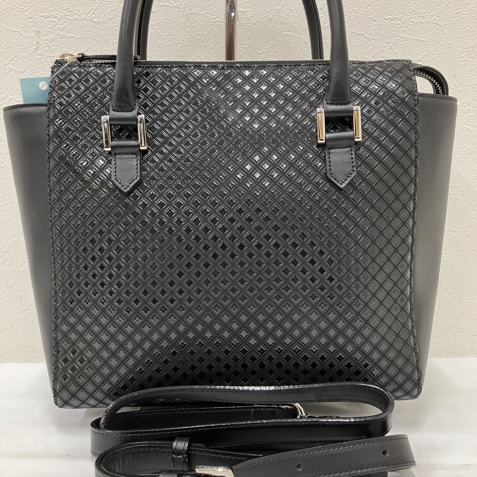 Y5070　【美品】　印傳屋　インデンヤ　2way　ショルダーバッグ　ハンドバッグ　ブラック　黒　レザー　レディース　甲州印伝　通勤　通学　仕事用バッグ　普段使い　フォーマル　オケージョン　冠婚葬祭