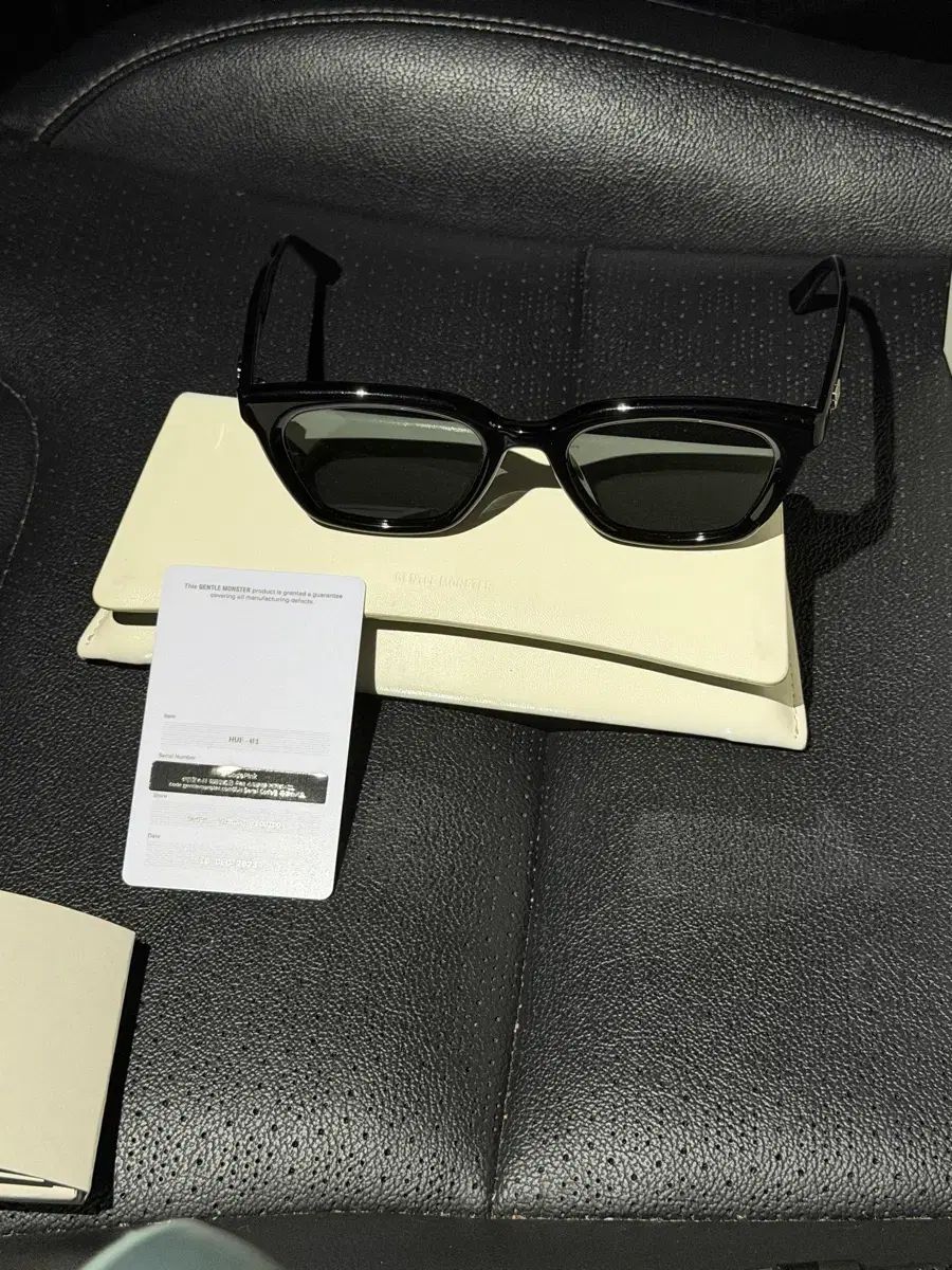 GENTLE MONSTER(ジェントルモンスター) HUE 01 出品