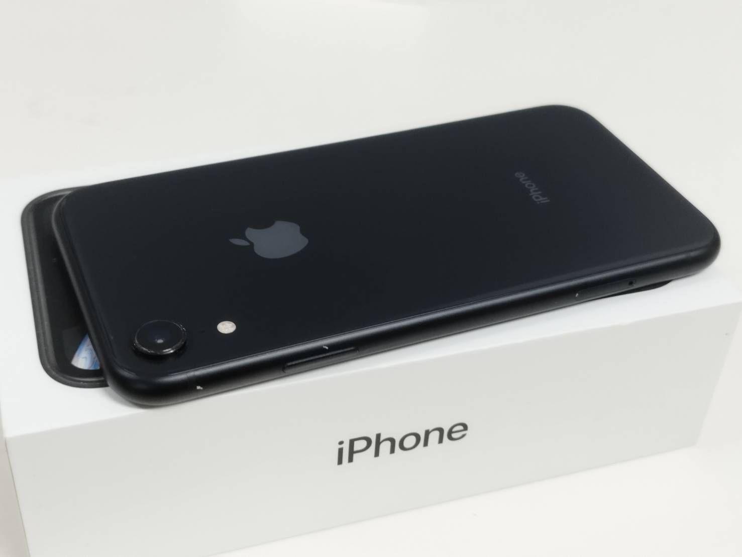 iPhone XR 128GB ブラック SIMフリー バッテリー83% - メルカリ