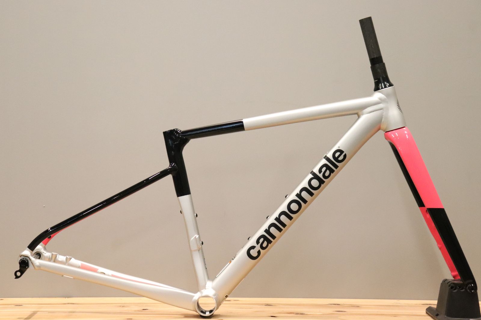 未使用 キャノンデール CANNONDALE キャド CAAD13 DISC 2023モデル 44サイズ アルミ ロードバイク フレームセット 【仙台店】