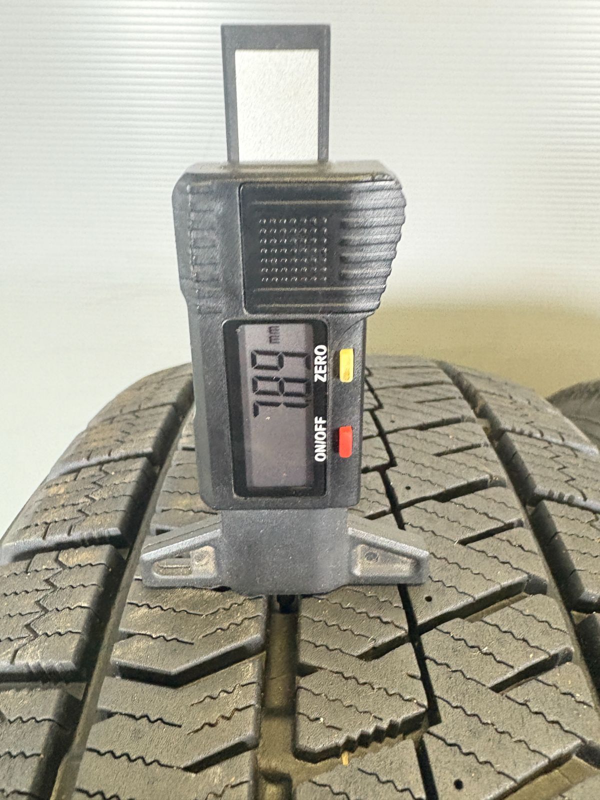 送料無料☆205/60R16 ブリヂストン VRX2 2023年製 2本 冬 タイヤ