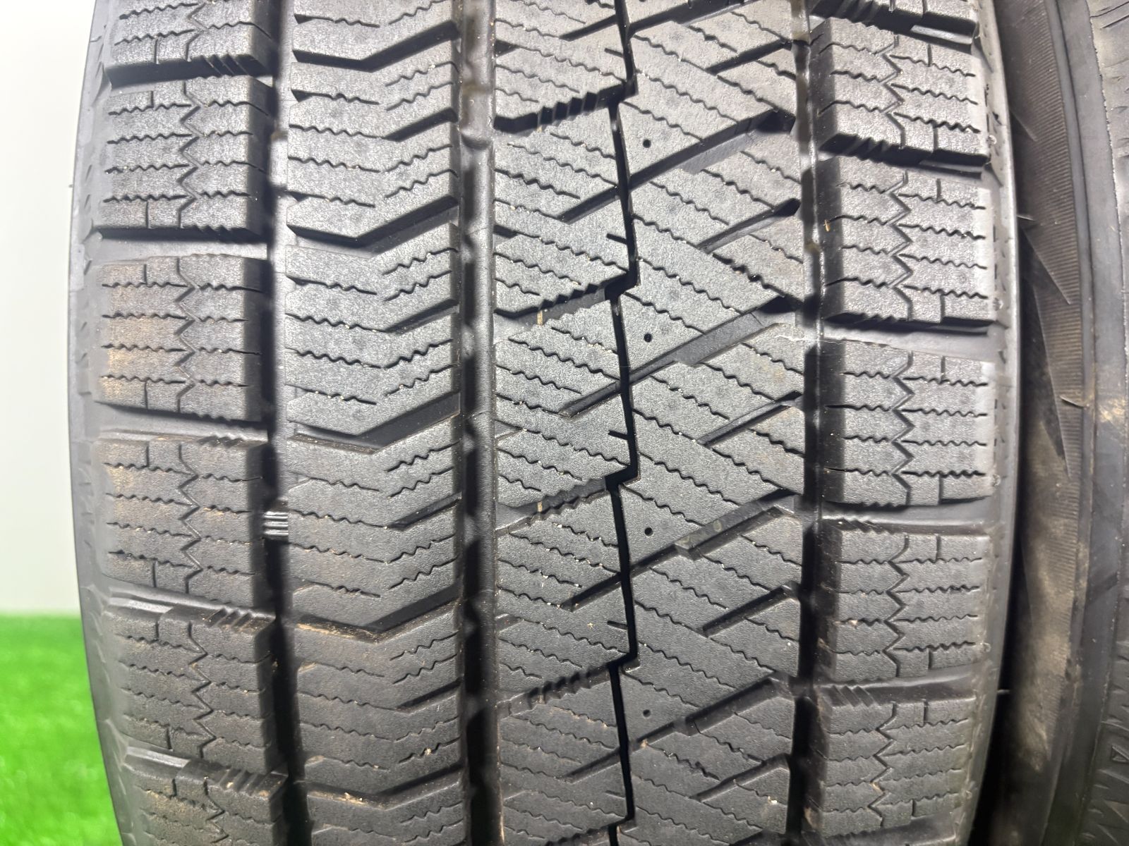① 超メルカリ市特価【送料無料、2本】205/60R16 ブリヂストン　VRX2 送料無料☆205/60R16 ブリヂストン VRX2 2023年製 2本 冬 タイヤ