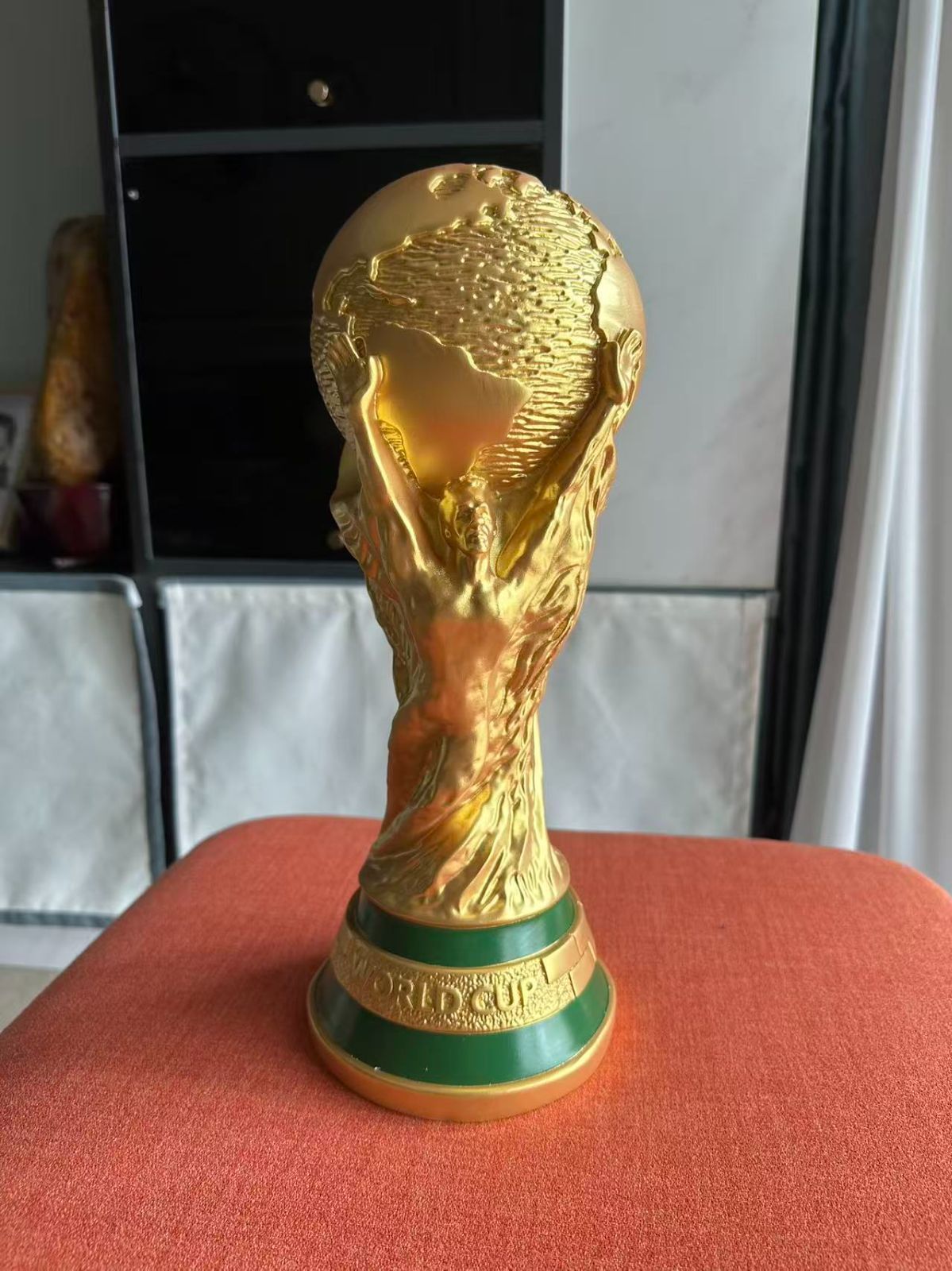 カタール FIFA ワールドカップ トロフィー レプリカ 36cm 原寸大モデル