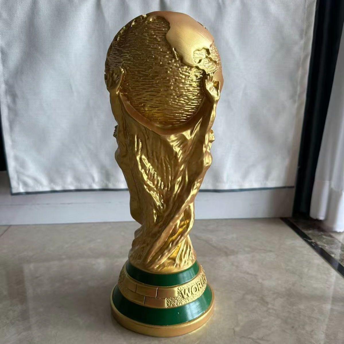 カタール FIFA ワールドカップ トロフィー レプリカ 36cm 原寸大モデル