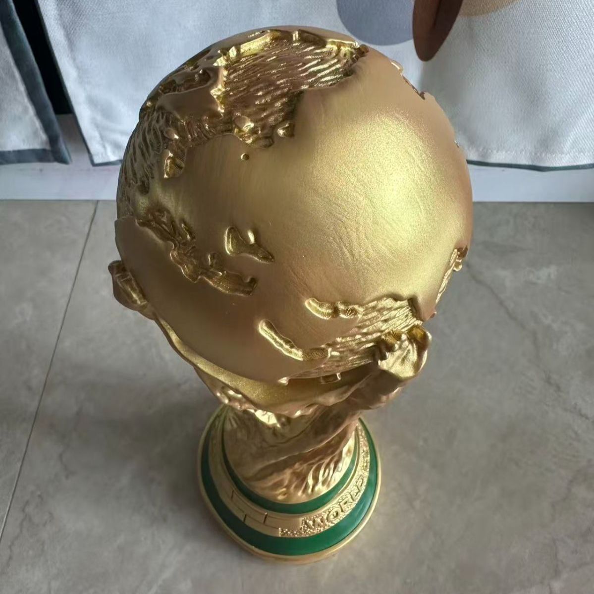 カタール FIFA ワールドカップ トロフィー レプリカ 36cm 原寸大モデル