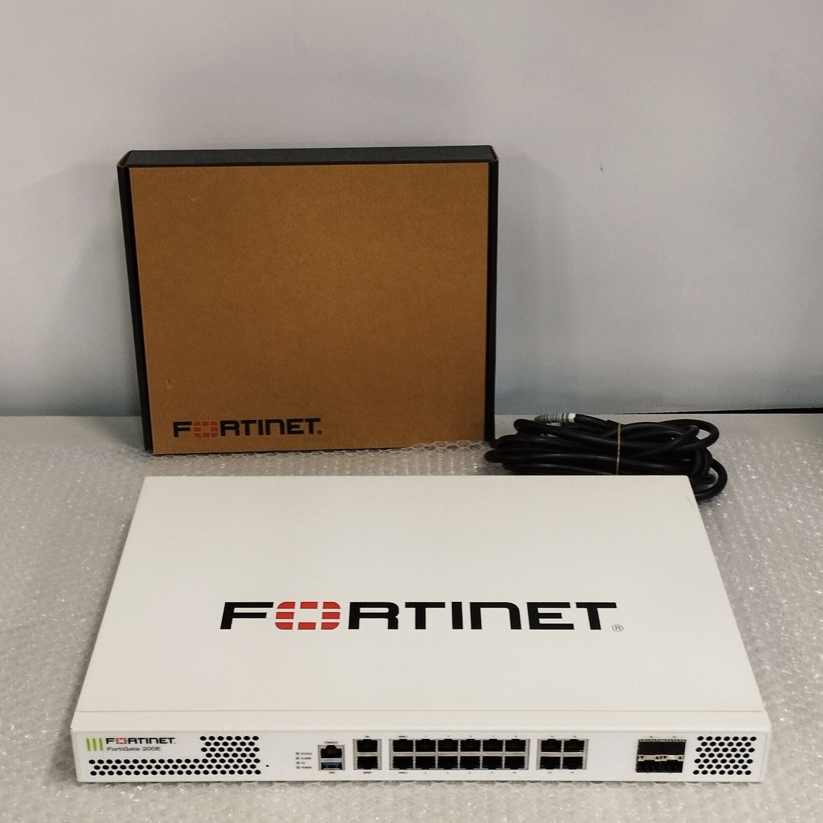 【D43001】（現状品）FORTINET FortiGate 200E 箱付 ※ジャンク※