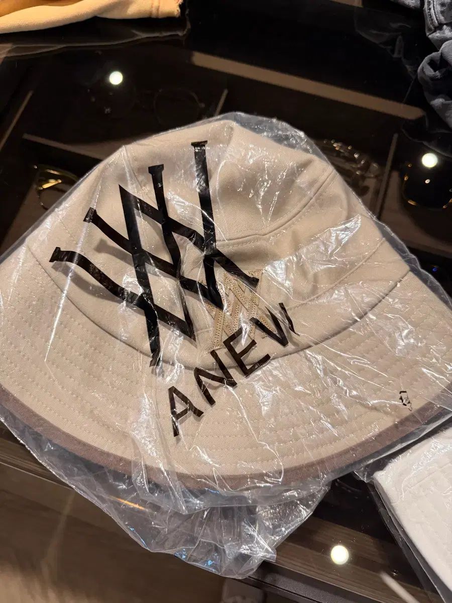 アニュー 帽子 139000 新品