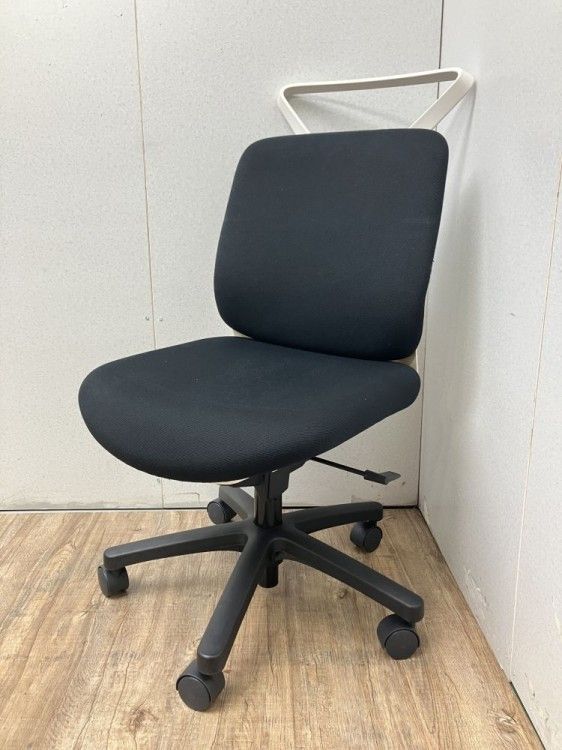 【中古品】イトーキ トルテRチェア KZ-240GBH-W9T1 ブラック 13,912円