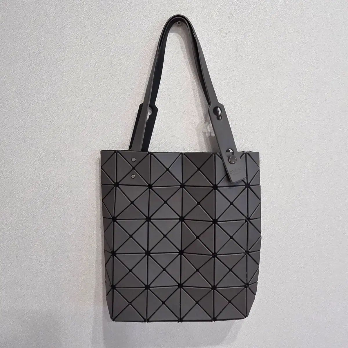 ISSEY MIYAKE イッセイミヤケ BAO BAO ISSEY MIYAKE バオバオイッセイミヤケ ルーセント トートバッグ Mサイズ グレー