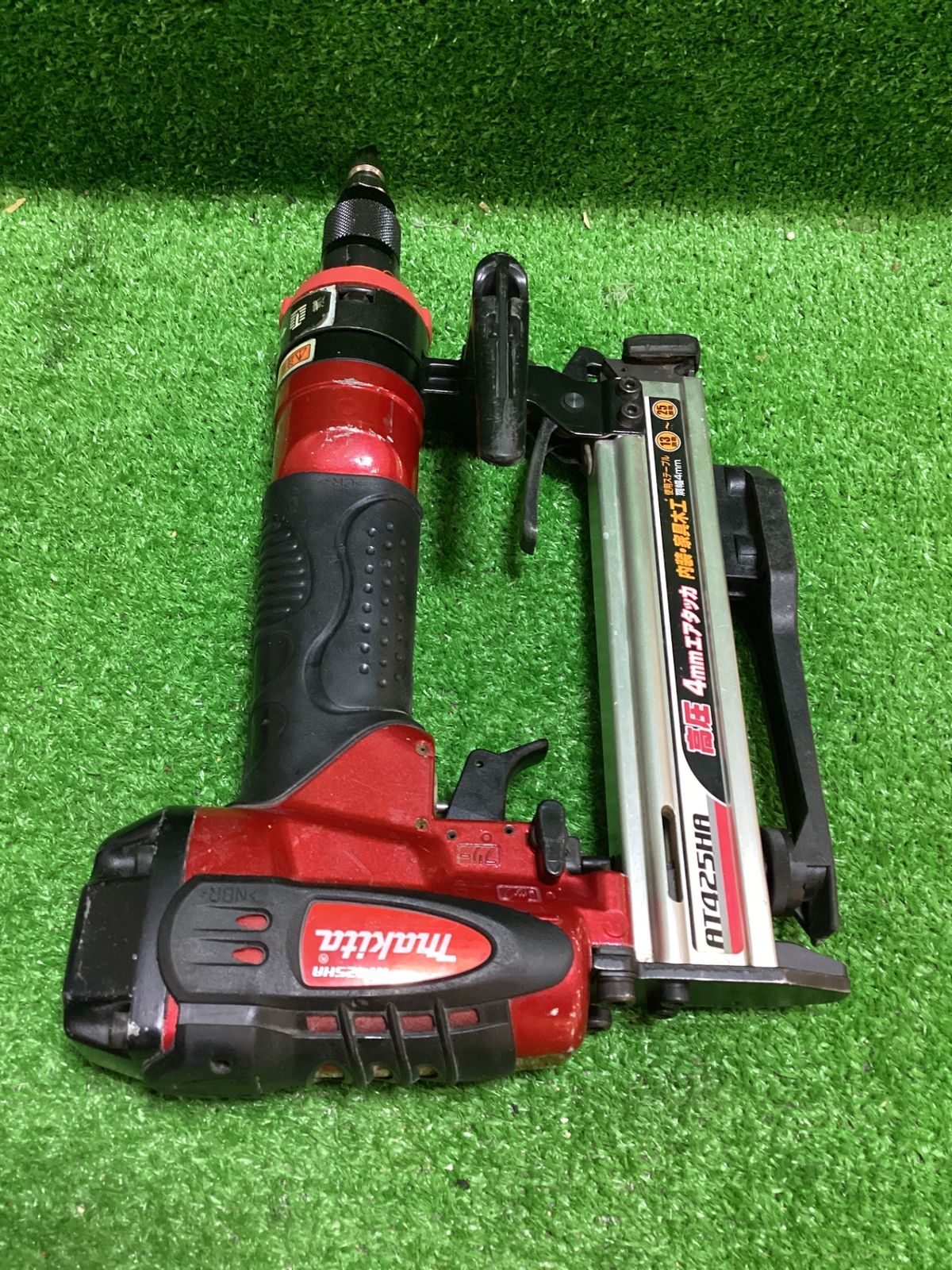 マキタ AT425HA 4㎜高圧エアタッカ ※現状品 ケース 付属品有(テ-191) マキタ AT425HA 4㎜高圧エアタッカ ※現状品 ケース 付属品有(テ-191)