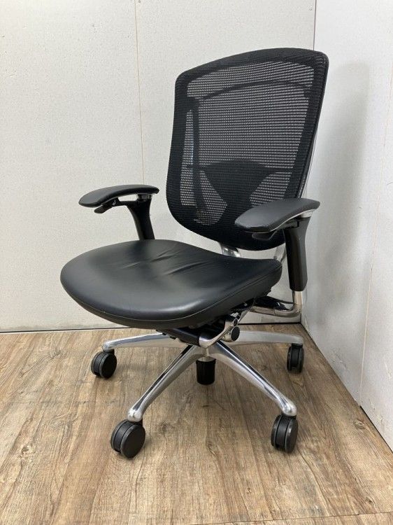 【中古品】オカムラ 可動肘付コンテッサチェア CM32AB N ブラック