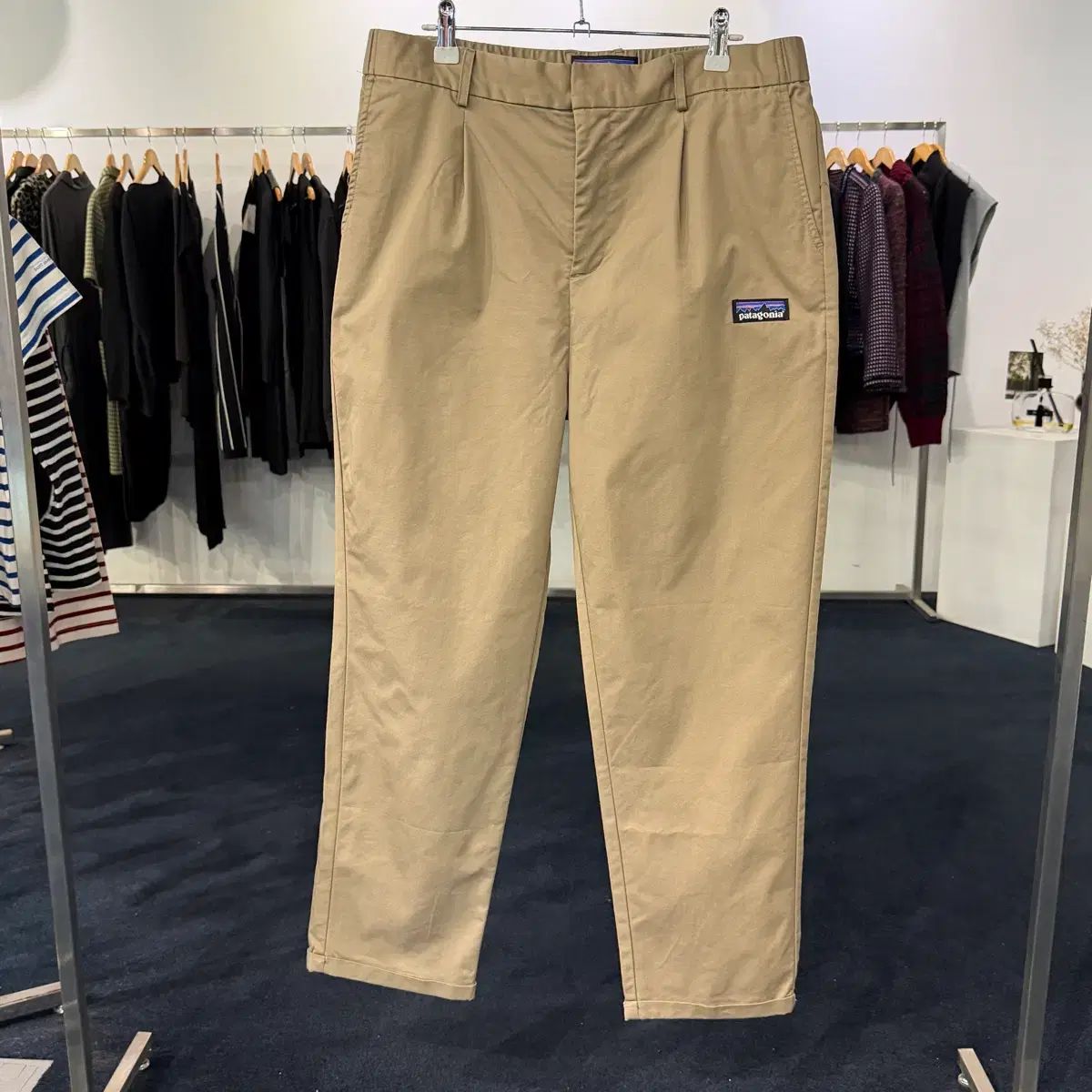 L パタゴニア ロゴ チノパンツ