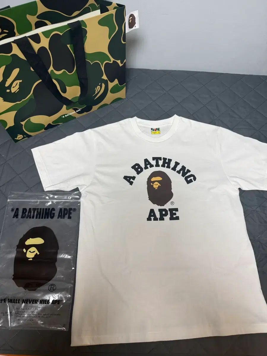 A BATHING APE カレッジ 半袖 Tシャツ 正規品 新品