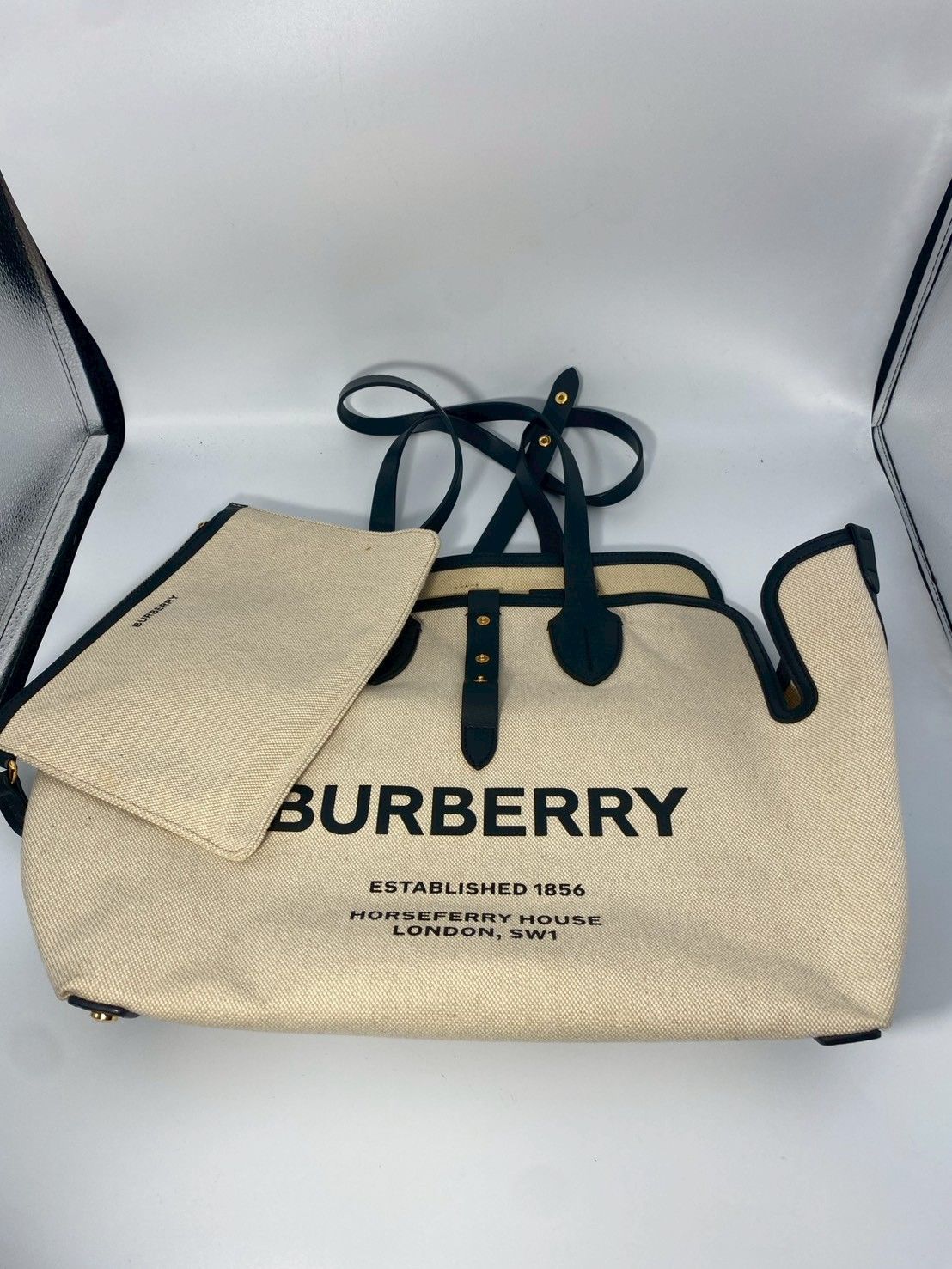 バーバリー BURBERRY キャンバス トートバッグ ミディアム ホースフェリー ロゴ プリント ポーチ付 ブラック 黒 レザー A4 肩掛け 大容量 レディース メンズ ブランド 高級 スクエア 手提げ ハンドバッグ バック カバン 鞄 かばん 美品