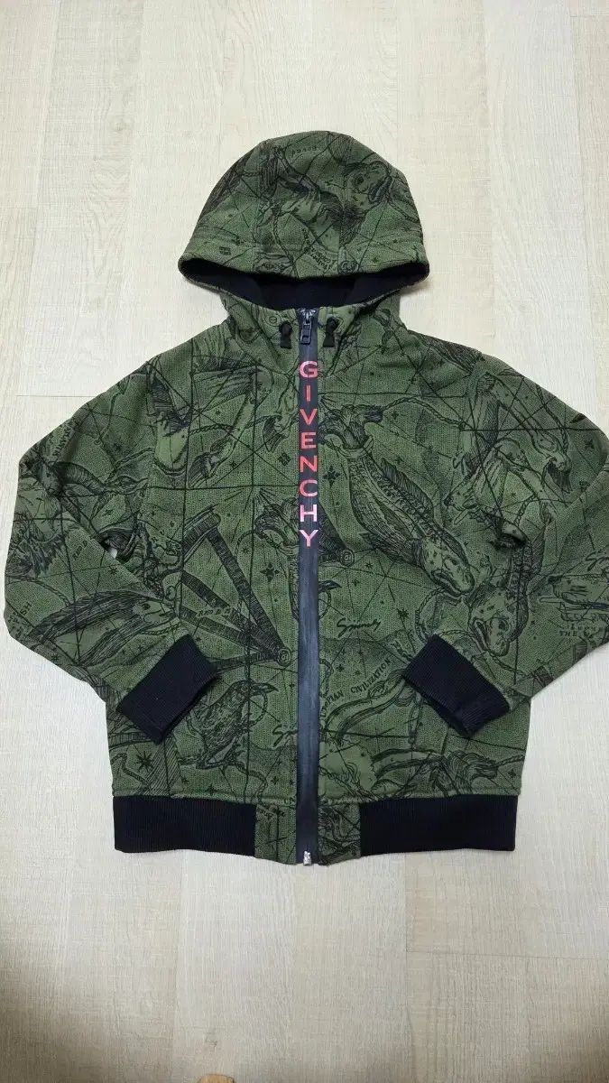 8A ジバンシィキッズ フード ジップアップ