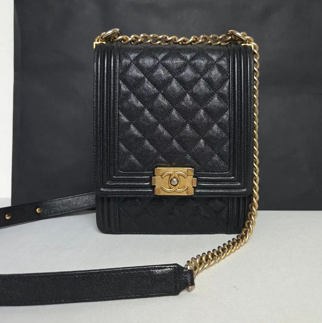 シャネル ボーイシャネル サッチェルバッグ 黒金具