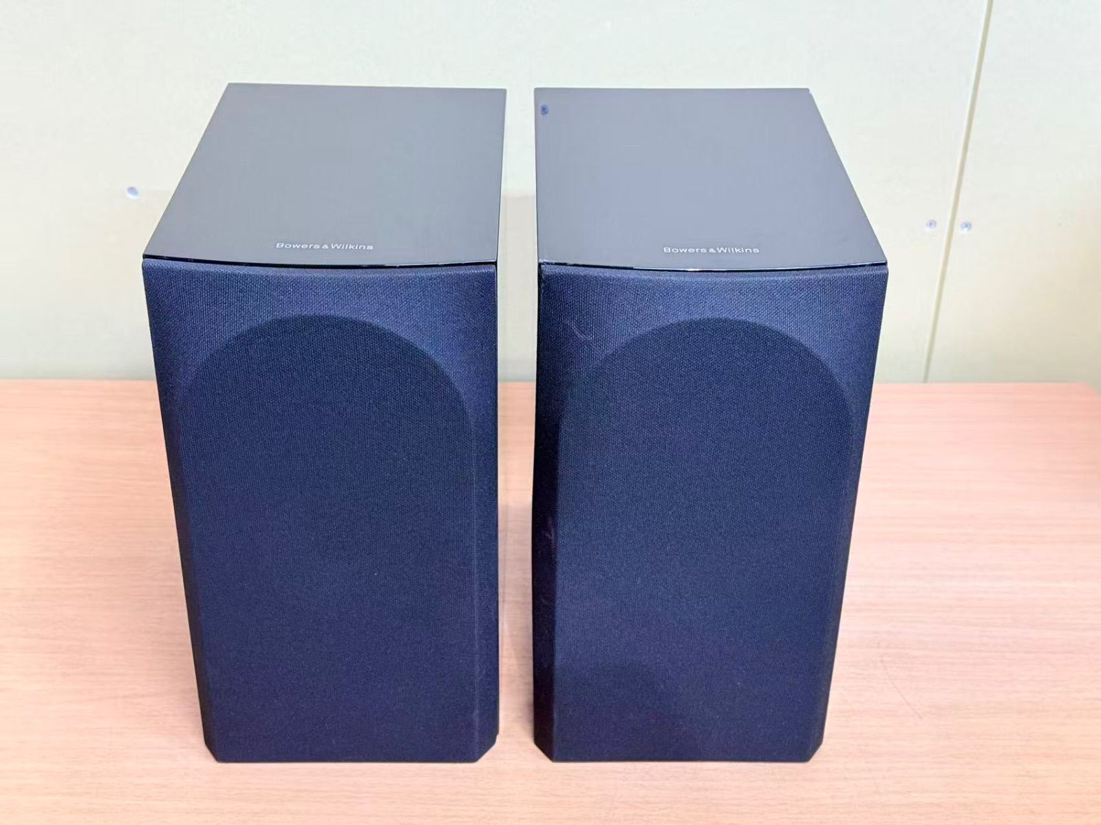 未使用　定価：29万　Bowers & Wilkins　707 S3 [グロス・ブラック ペア]　ブックシェルフ型スタンドマウント・スピーカー　展示品