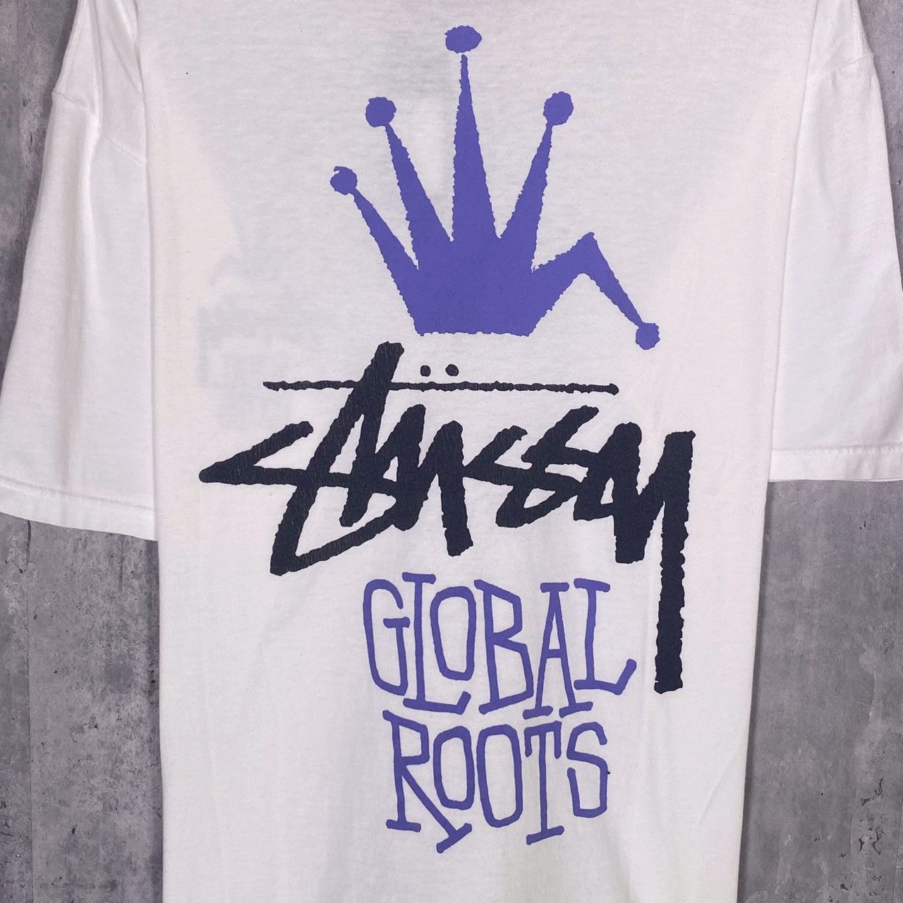 『STUSSY』ステューシー (L) グローバルルーツプリントTシャツ メンズ 『STUSSY』ステューシー (L) グローバルルーツプリントTシャツ メンズ