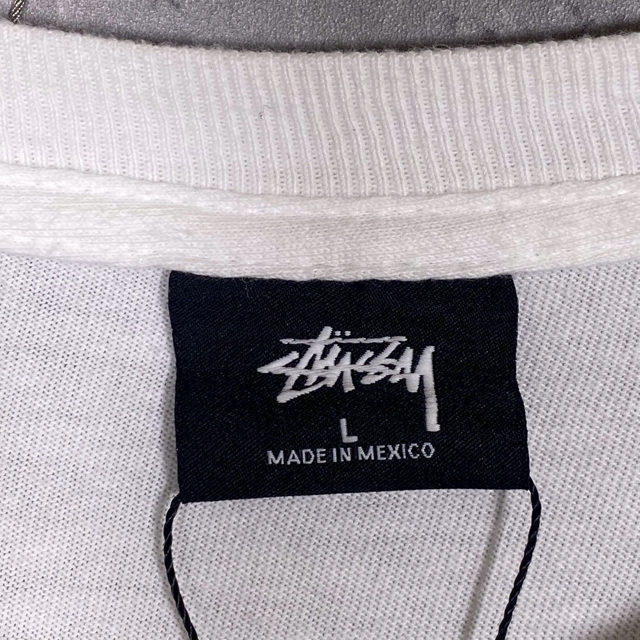 『STUSSY』ステューシー (L) グローバルルーツプリントTシャツ メンズ 『STUSSY』ステューシー (L) グローバルルーツプリントTシャツ メンズ