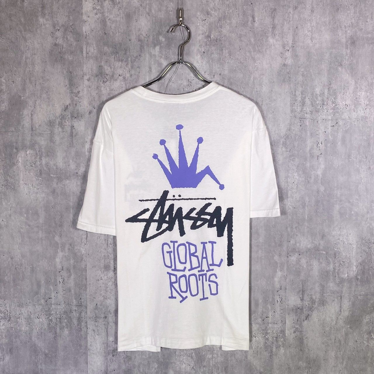 『STUSSY』ステューシー (L) グローバルルーツプリントTシャツ メンズ 『STUSSY』ステューシー (L) グローバルルーツプリントTシャツ メンズ