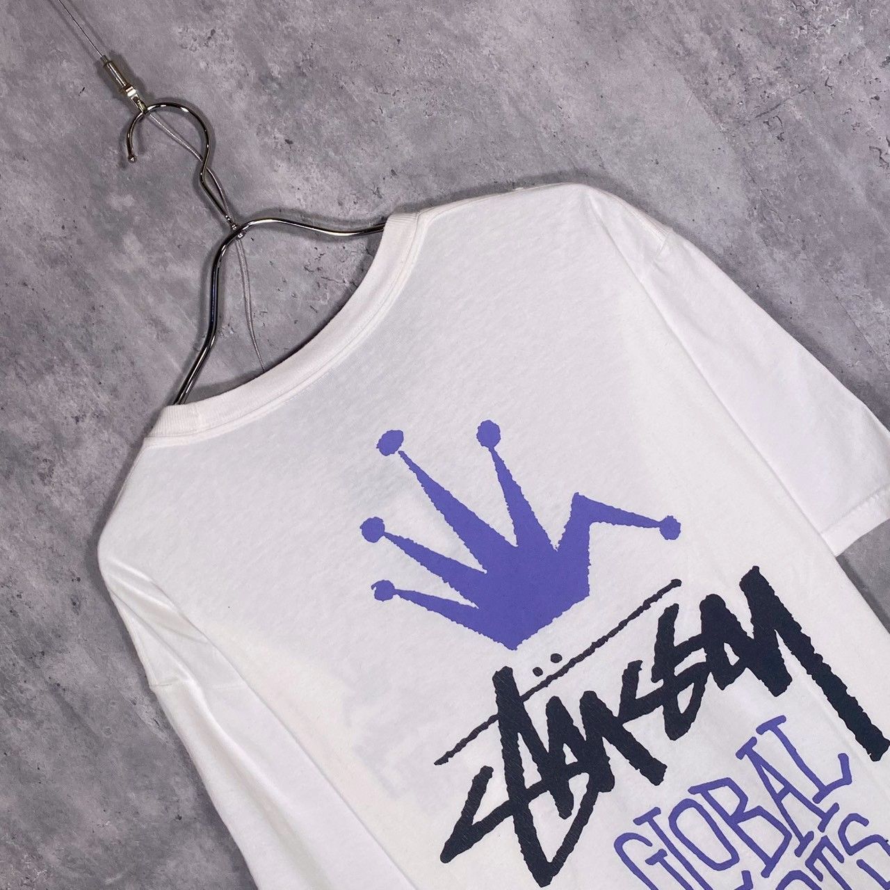 『STUSSY』ステューシー (L) グローバルルーツプリントTシャツ メンズ 『STUSSY』ステューシー (L) グローバルルーツプリントTシャツ メンズ