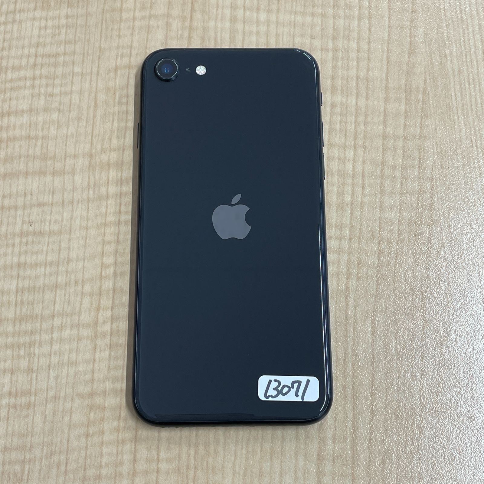 iPhoneSE2 64GB ブラック au版 SIMフリー 【ガラスフィルム同梱