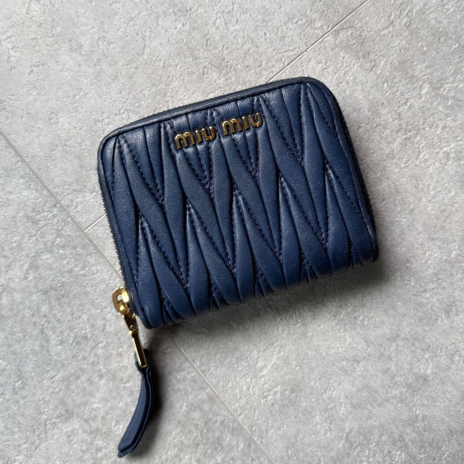 MIU MIU ミュウミュウ マテラッセ レザー ラウンドファスナー コインケース ネイビー ゴールド金具 コンパクトウォレット
